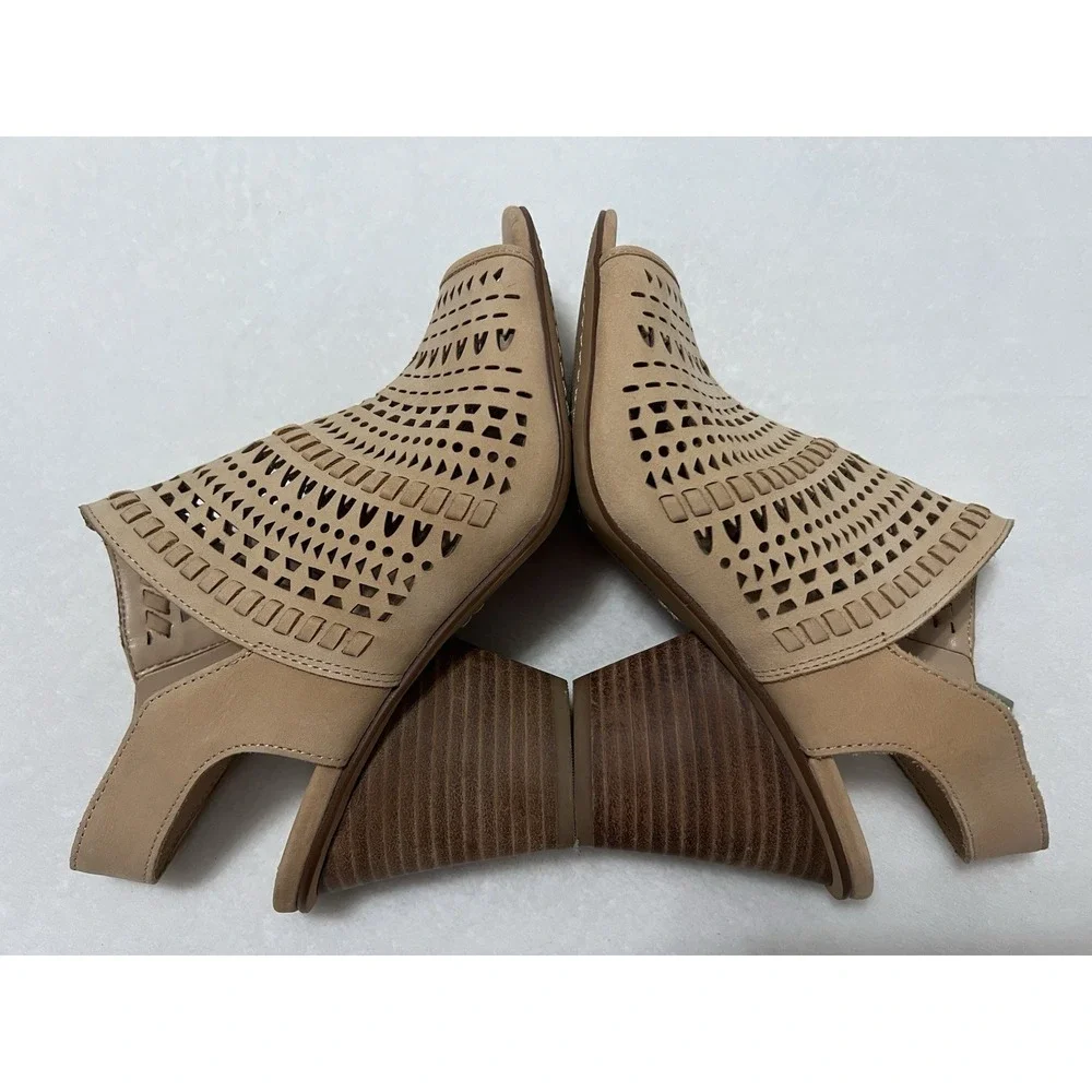 Vince Camuto Perforated Suede Tan Sandals Open Toe Boho Western Zip Booties 7.5‎